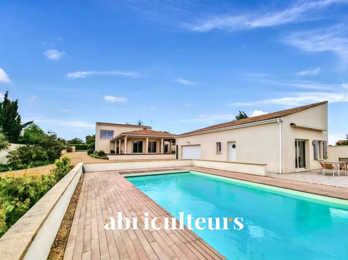 Image No.1-5 Bed House for sale