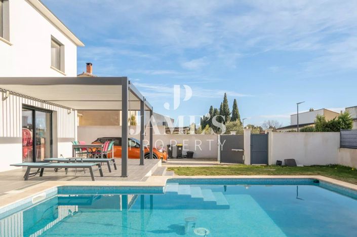 Image No.1-4 Bed House for sale
