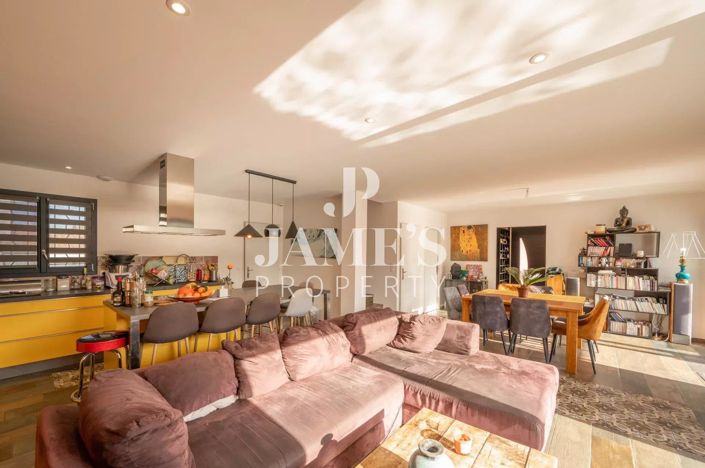 Image No.6-4 Bed House for sale