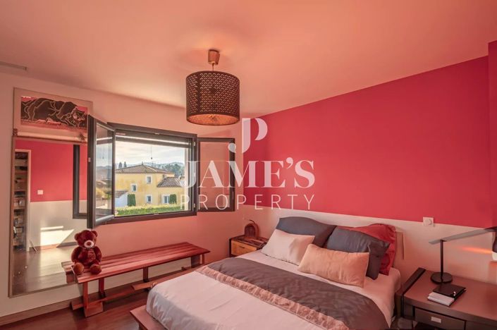 Image No.8-4 Bed House for sale