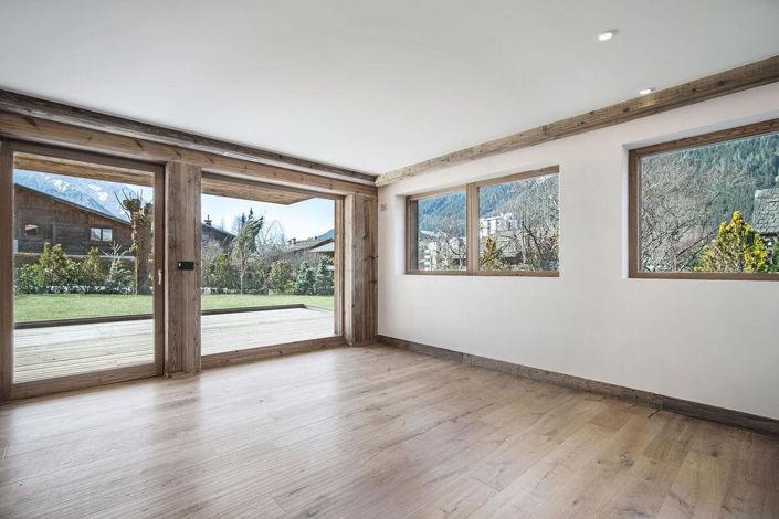 Image No.8-5 Bed Property for sale