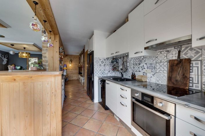 Image No.5-5 Bed House for sale