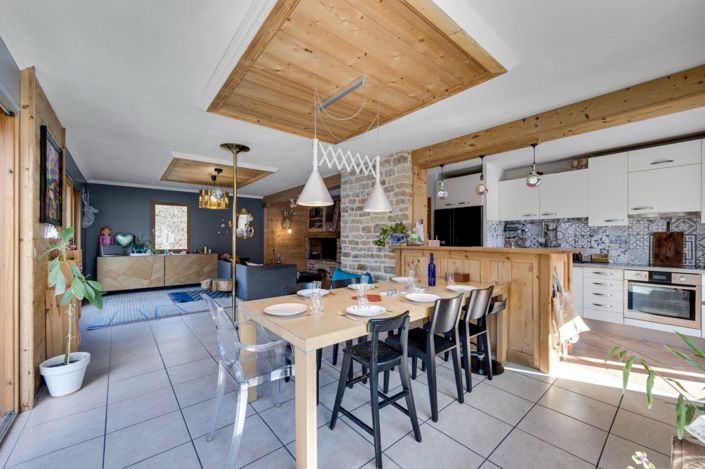 Image No.6-5 Bed House for sale