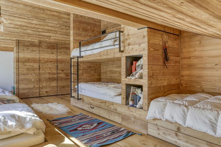 Image No.12-6 Bed Property for sale