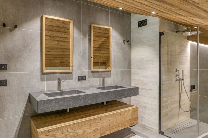 Image No.15-6 Bed Property for sale