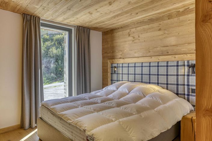 Image No.16-6 Bed Property for sale