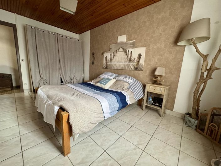 Image No.10-3 Bed House for sale