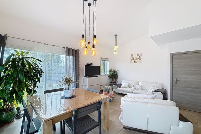 Image No.1-5 Bed House for sale