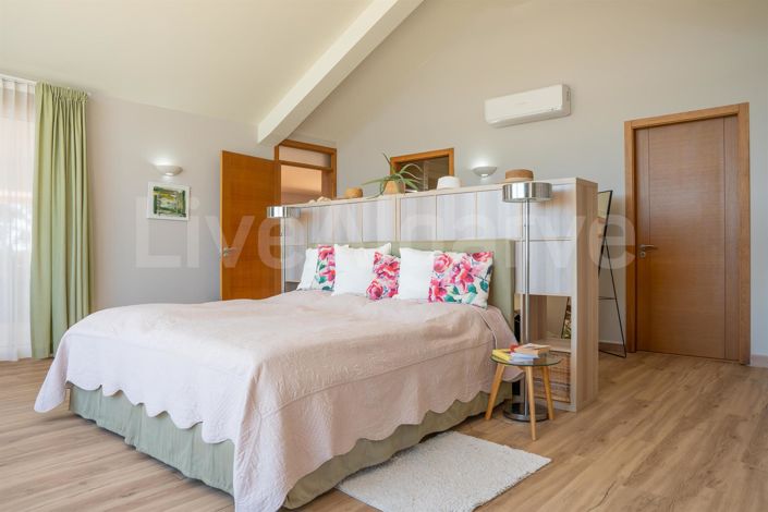 Image No.28-5 Bed House for sale