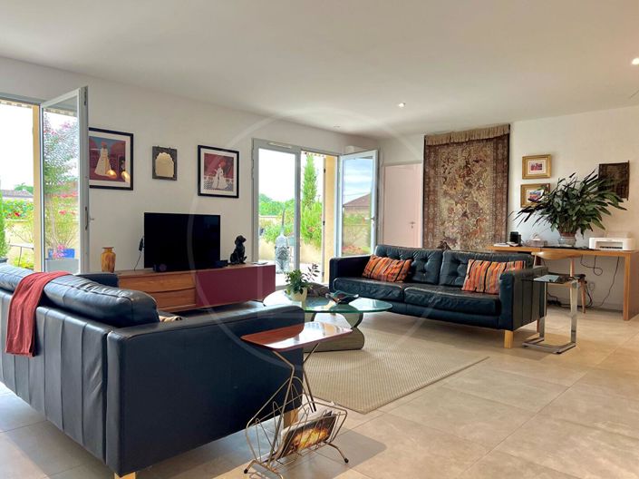 Image No.8-3 Bed House for sale