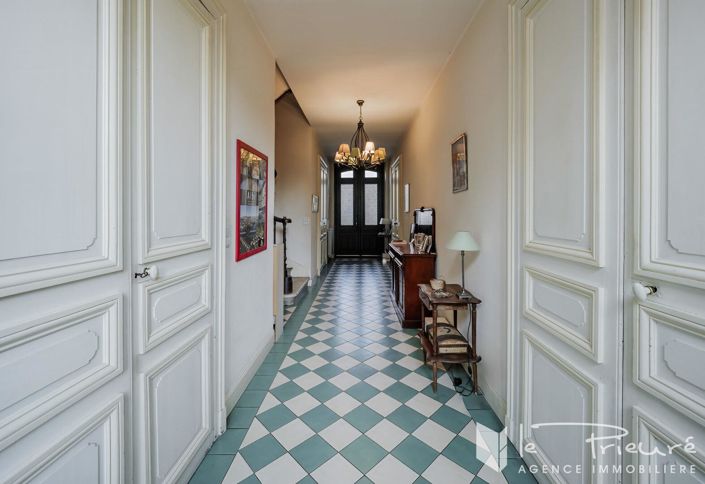 Image No.7-7 Bed House for sale