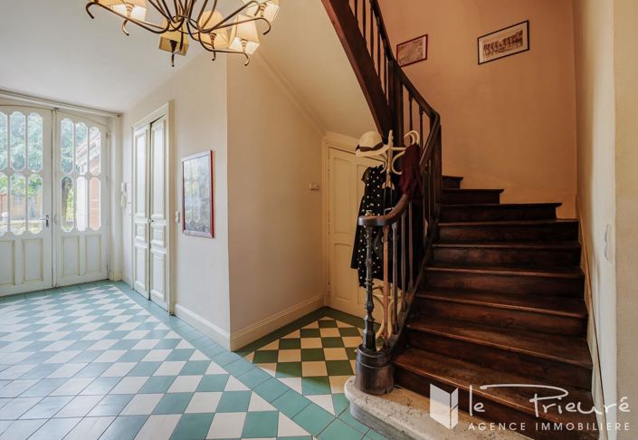 Image No.8-7 Bed House for sale