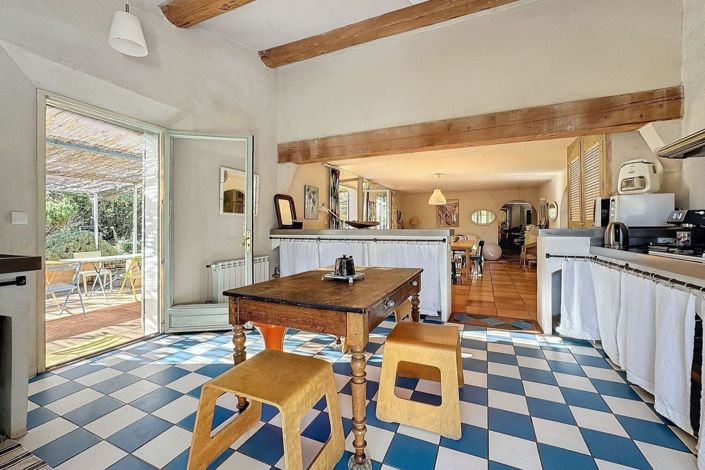 Image No.2-4 Bed House for sale