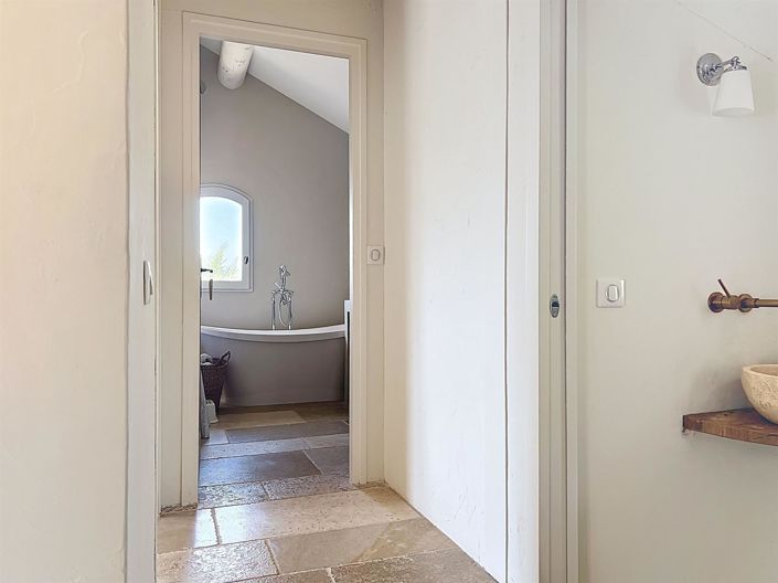 Image No.10-3 Bed House for sale