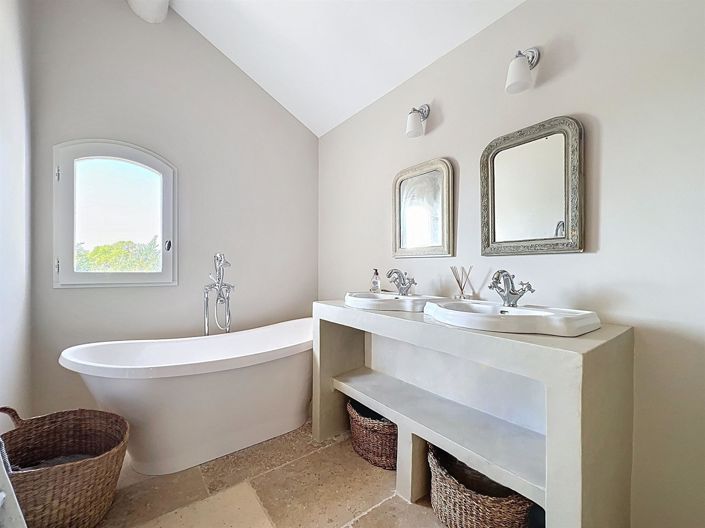 Image No.9-3 Bed House for sale