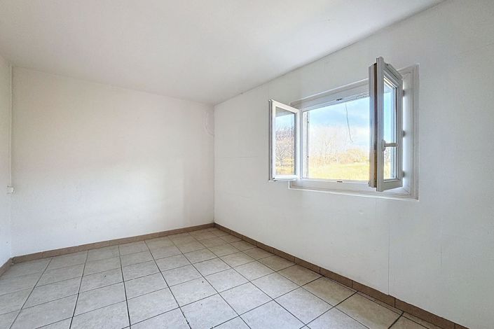 Image No.6-5 Bed House for sale