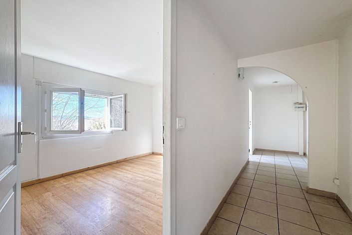 Image No.7-5 Bed House for sale