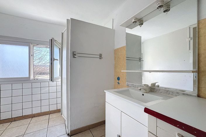 Image No.8-5 Bed House for sale