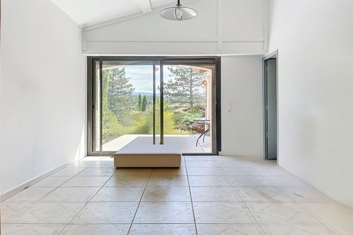 Image No.13-4 Bed House for sale