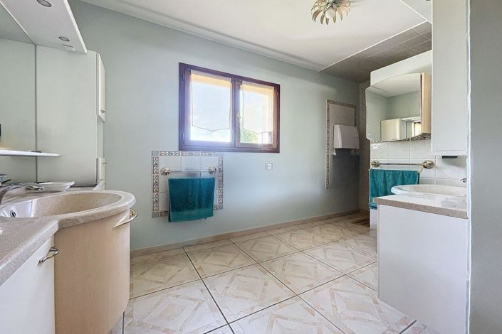 Image No.29-4 Bed House for sale