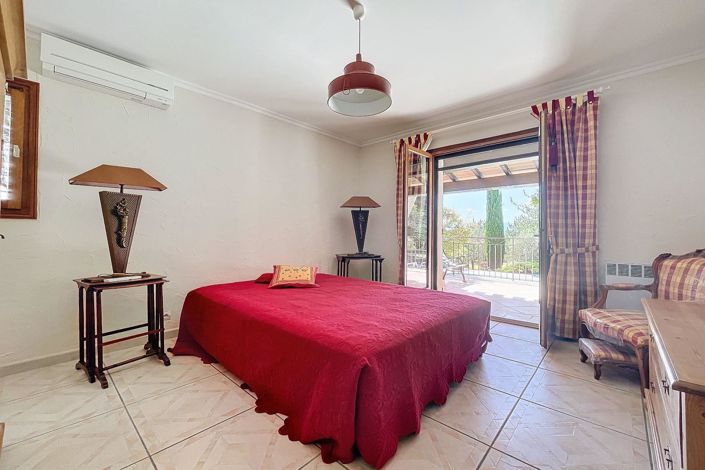 Image No.8-4 Bed House for sale