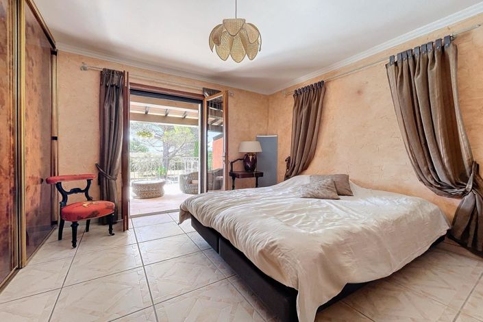 Image No.9-4 Bed House for sale