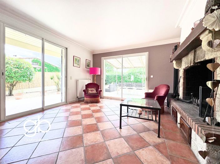 Image No.6-5 Bed House for sale