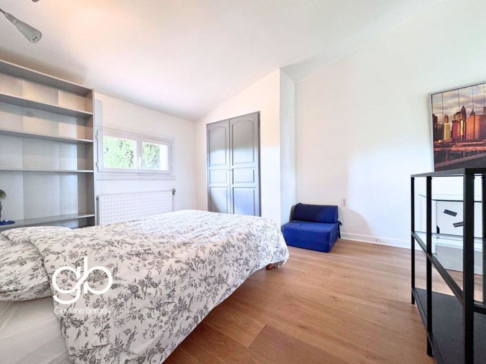 Image No.8-5 Bed House for sale