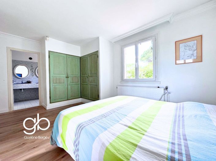 Image No.8-5 Bed House for sale