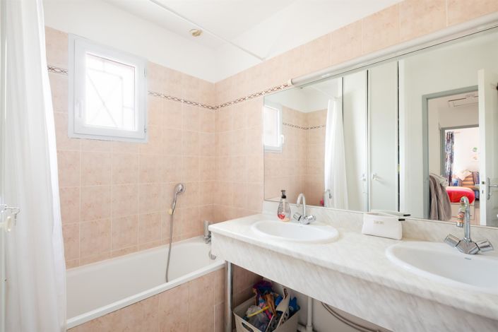 Image No.9-4 Bed House for sale