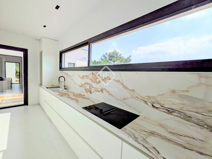 Image No.13-3 Bed House for sale