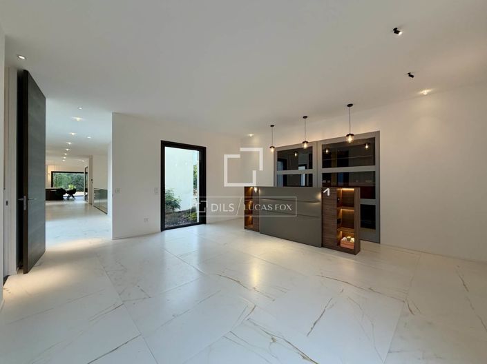 Image No.15-3 Bed House for sale