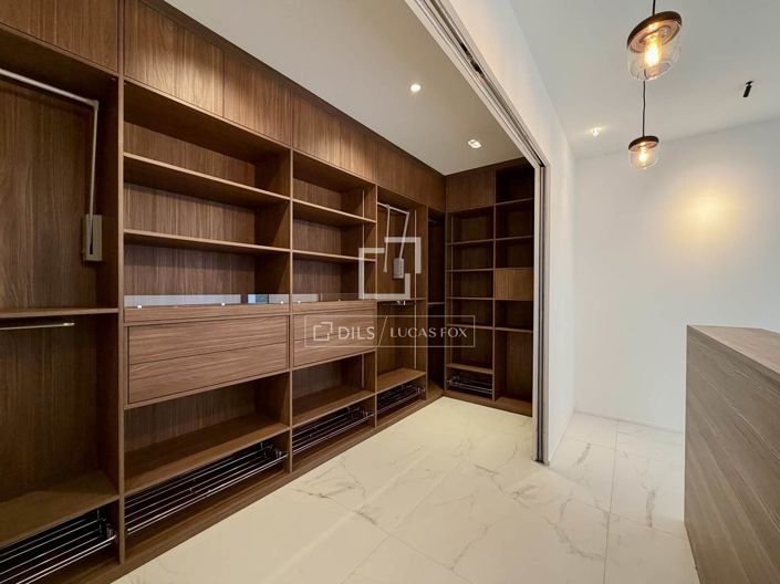 Image No.18-3 Bed House for sale