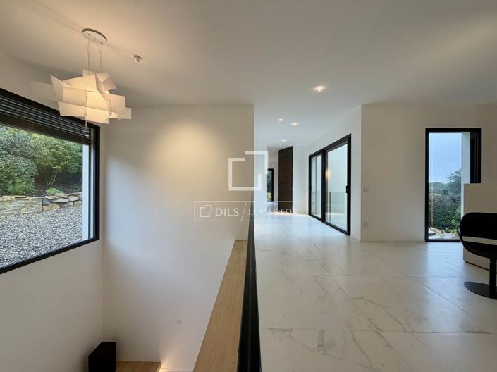 Image No.25-3 Bed House for sale