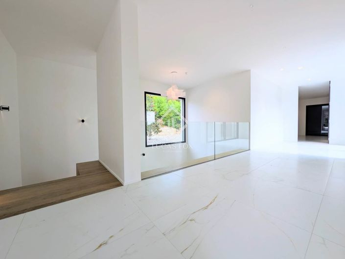 Image No.28-3 Bed House for sale