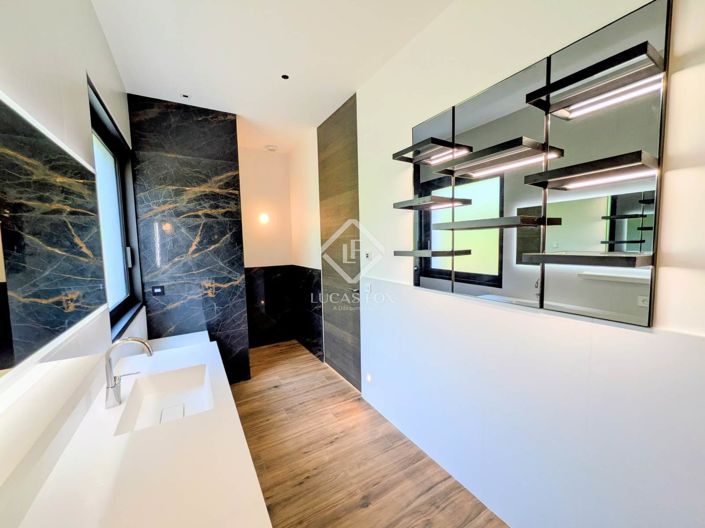 Image No.40-3 Bed House for sale