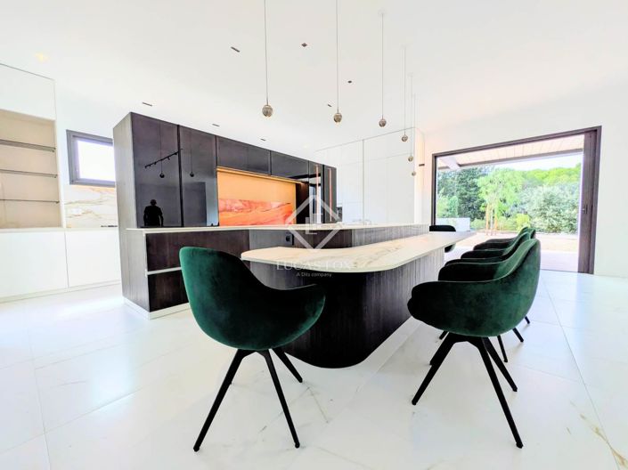 Image No.5-3 Bed House for sale