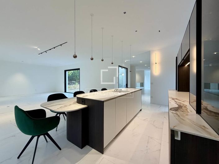 Image No.5-3 Bed House for sale