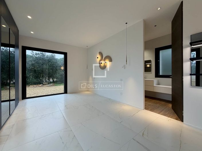 Image No.8-3 Bed House for sale