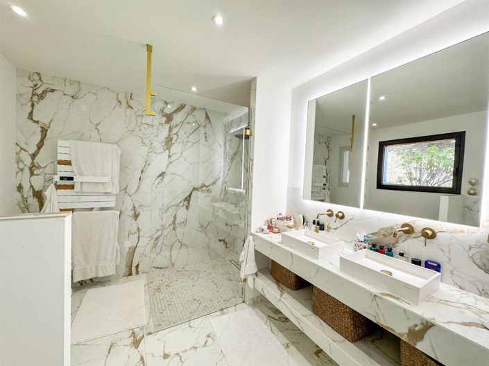 Image No.12-4 Bed House for sale