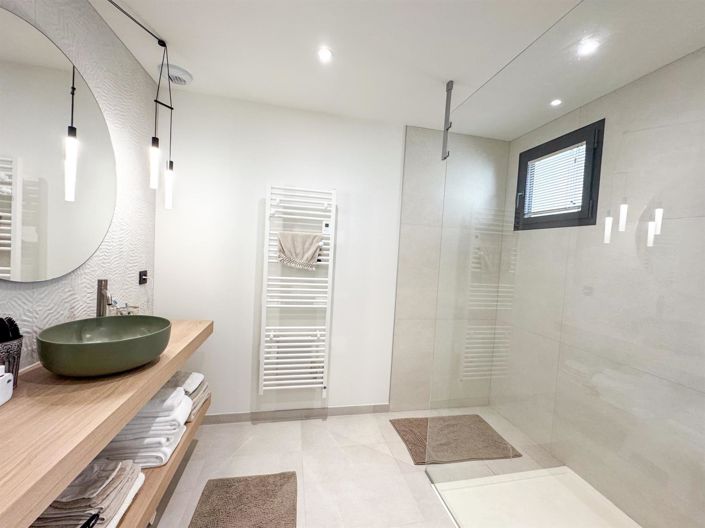 Image No.15-4 Bed House for sale