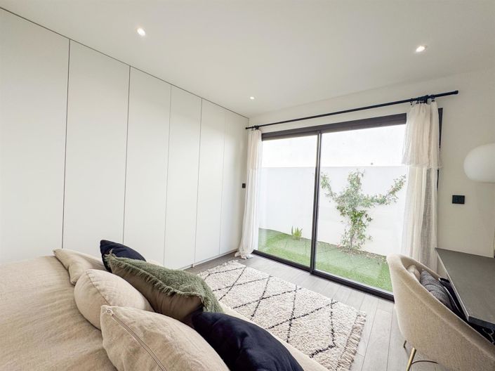 Image No.18-4 Bed House for sale