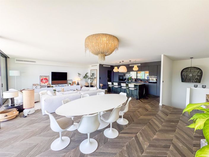 Image No.6-4 Bed House for sale