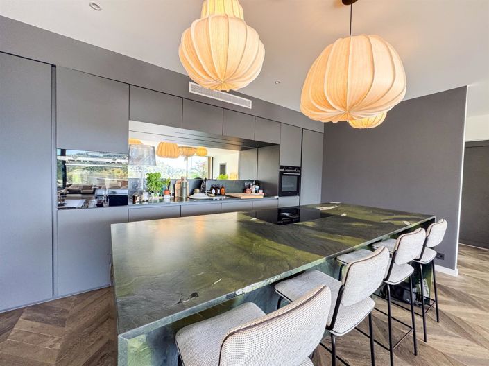 Image No.8-4 Bed House for sale