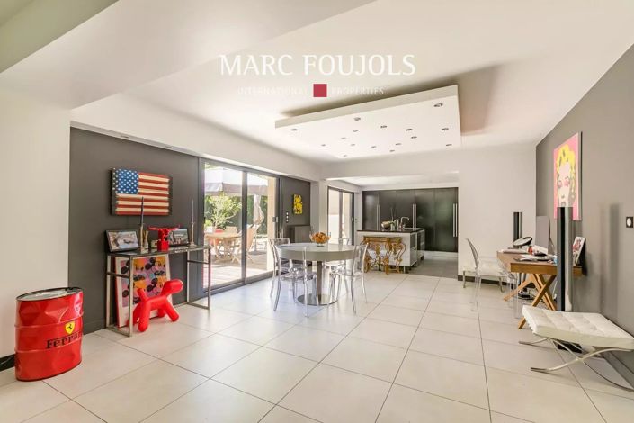 Image No.6-6 Bed House for sale