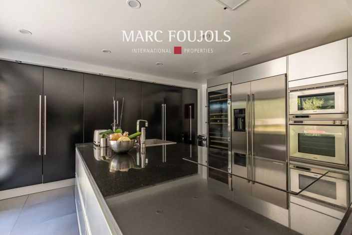 Image No.8-6 Bed House for sale