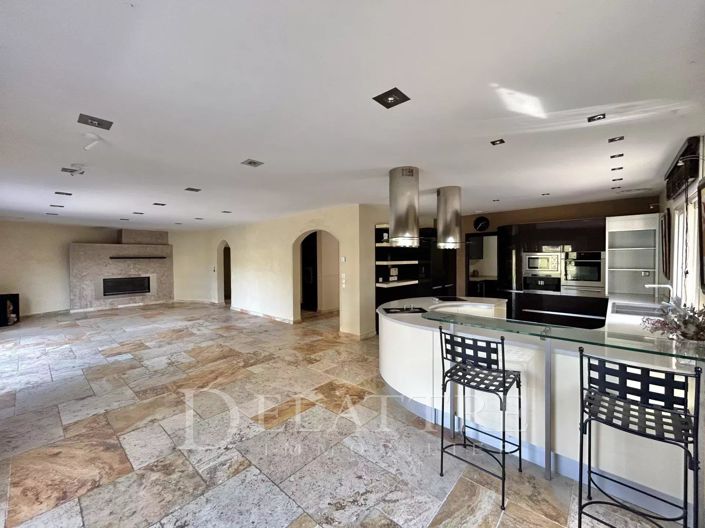 Image No.2-5 Bed House for sale