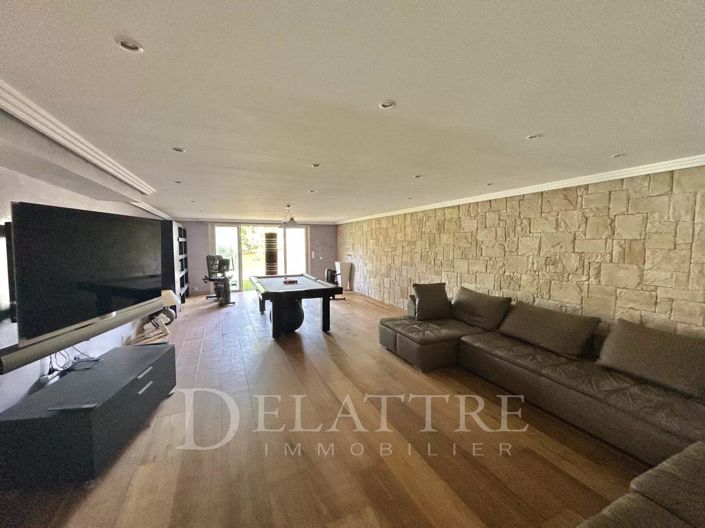 Image No.5-5 Bed House for sale