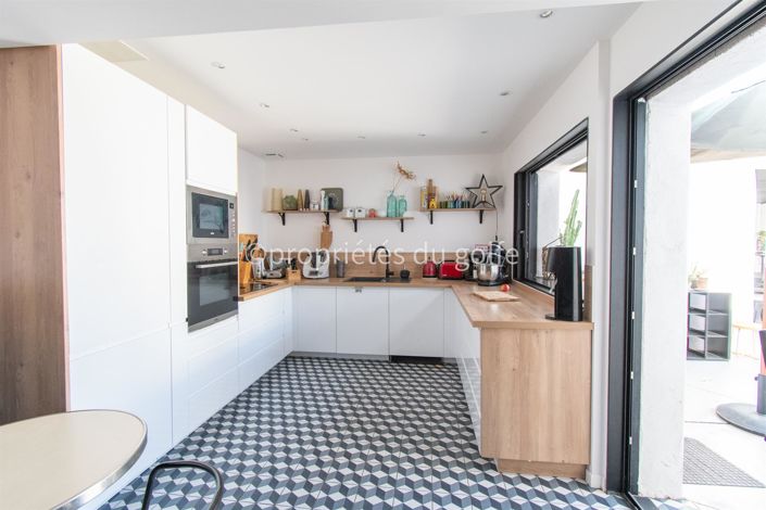 Image No.11-6 Bed House for sale