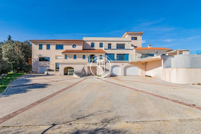Image No.1-5 Bed House for sale